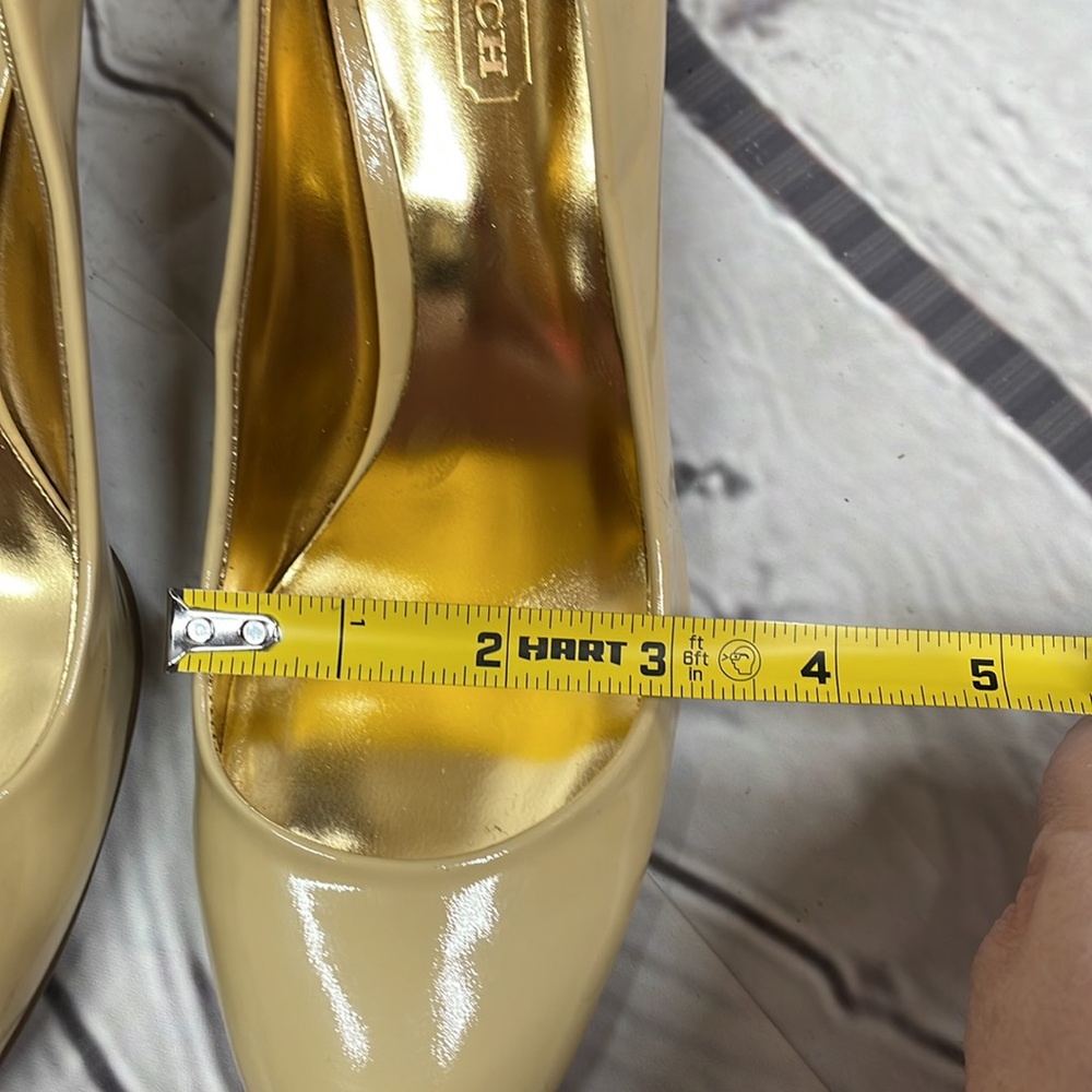 Coach buttery yellow tan patent leather kitten heels shoes - Picture 9 of 11